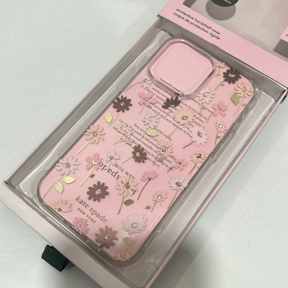 Kate spade ♠️ iPhone case 6.7 “ Pro NWOT.